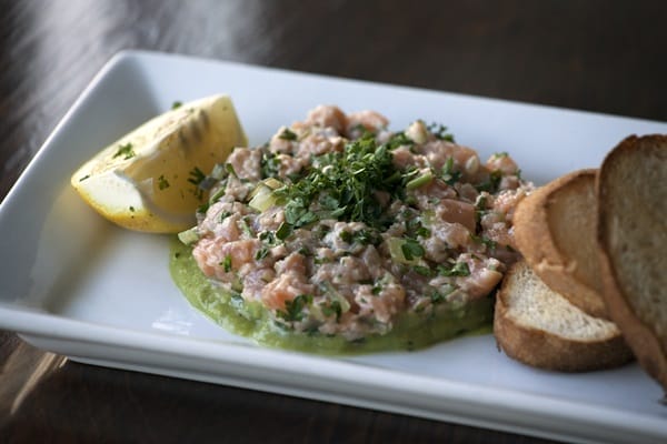 tartare de saumon à la guacamole - 600X400